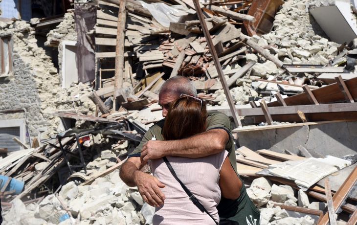 Ascienden a 159 los muertos por el terremoto en Italia