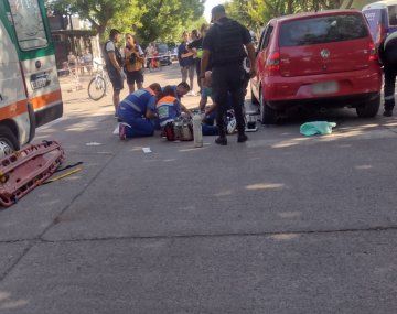 Murió un bebé que salió despedido de un auto tras un choque frontal