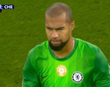 La tremenda falta por la que Robert Sánchez fue expulsado en Manchester United vs. Chelsea