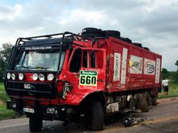 un muerto en un choque multiple con un camion y un auto del dakar un muerto en un choque multiple con un camion y un auto del dakar