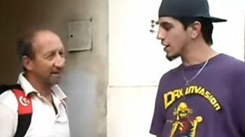 Claudio Barrelier entrevistando sobre violencia de género a los vecinos de Córdoba. Claudio Barrelier entrevistando sobre violencia de género a los vecinos de Córdoba.