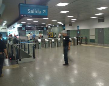 Robo y tiros en el subte A