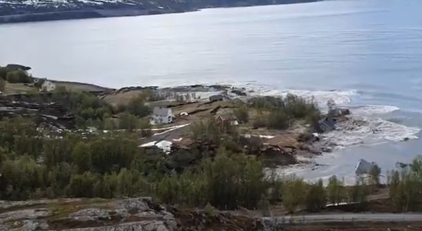 Impresionante: un desplazamiento de tierra arrastró varias casas hacia el mar en Noruega