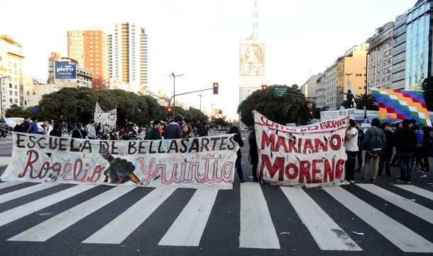 Estudiantes volvieron a marchar contra la nueva secundaria