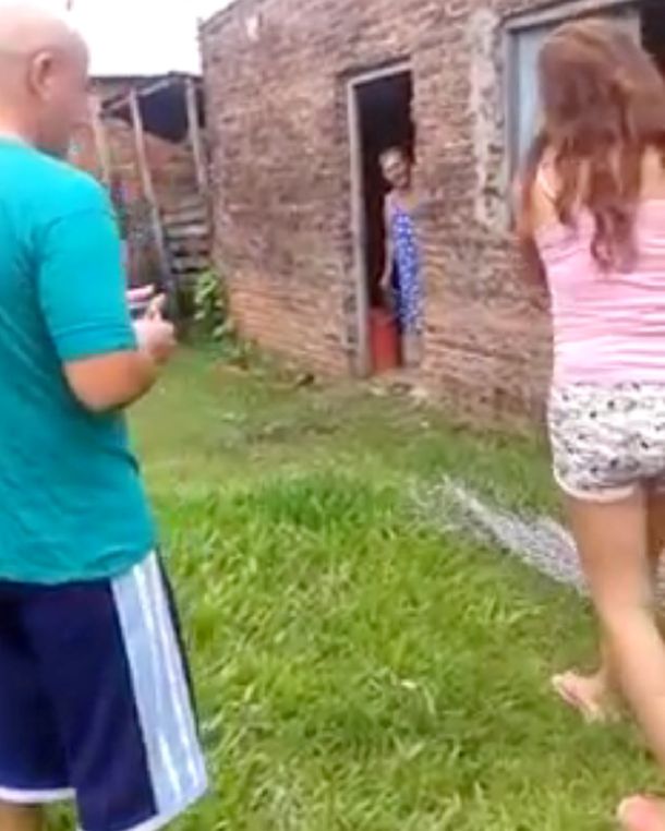 Una jubilada le tiró agua hirviendo a una embarazada