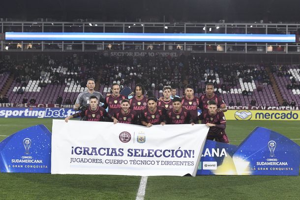 Gracias Selección: Lanús sumó su homenaje mundialista en la Copa Sudamericana