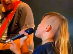 Emoción en el show de Divididos: un nene sorprendió a Ricardo Mollo