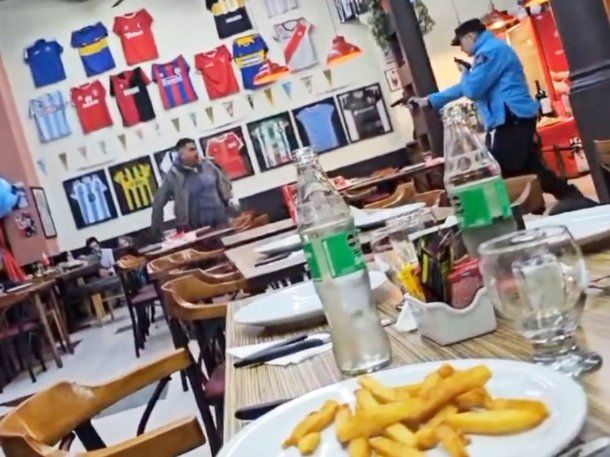 Balvanera: un policía mató a un hombre que lo amenazaba con un cuchillo en un bodegón