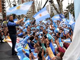 Macri dijo que a sus marchas no van por un choripán y disparó: Uno está con la familia o con el narcotráfico