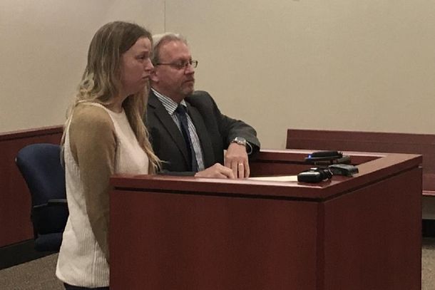 Una profesora admitió haber tenido sexo con dos alumnos y enviarles fotos desnuda