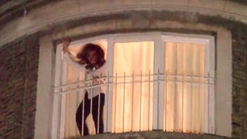 a horas de declarar, cristina volvio a saludar a la militancia a horas de declarar, cristina volvio a saludar a la militancia