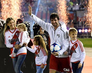 Fernando Cavenaghi es despidió acompañado por su familia