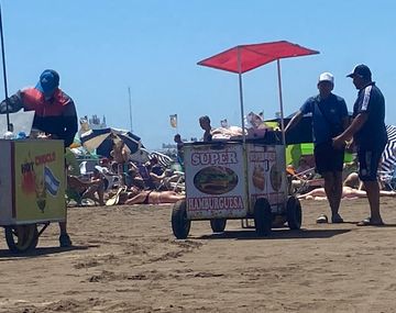 Cuánto cuesta comer una hamburguesa en la playa de Mar del Plata
