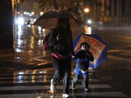 rige un alerta por lluvias fuertes en buenos aires y otras cinco provincias