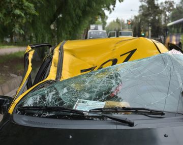 Así quedó el taxi. (Gentileza: MDZ)