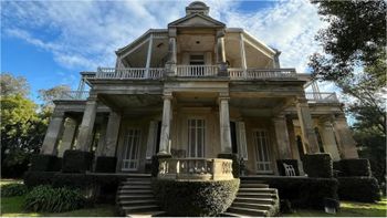 El Castillo Guerrero de Domselaar queda a menos de una hora y media del Obelisco El Castillo Guerrero de Domselaar queda a menos de una hora y media del Obelisco