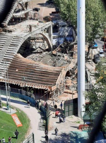 Se derrumbó una parte de la cancha de Ferro