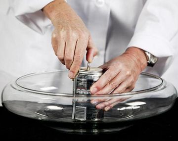 ¿Cómo abrir latas sin derramar el contenido?