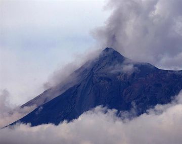 Guatemala: hay 30 mil evacuados por el volcán de Fuego
