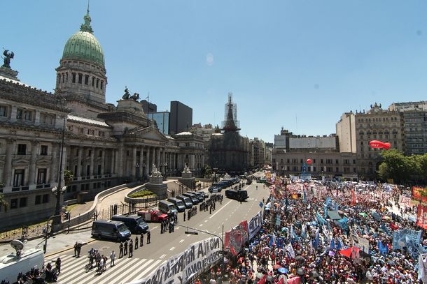 En medio de la tensión, se levantó la sesión en el Congreso por la reforma jubilatoria