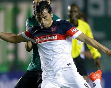 El experimentado volante se fue mal del club del cual es hincha