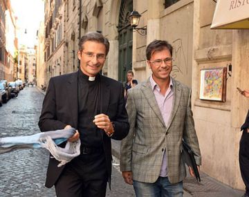 El Vaticano expulsará a un sacerdote que declaró que es gay