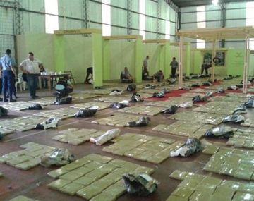 Cuatro toneladas de marihuana en un camión empantanado