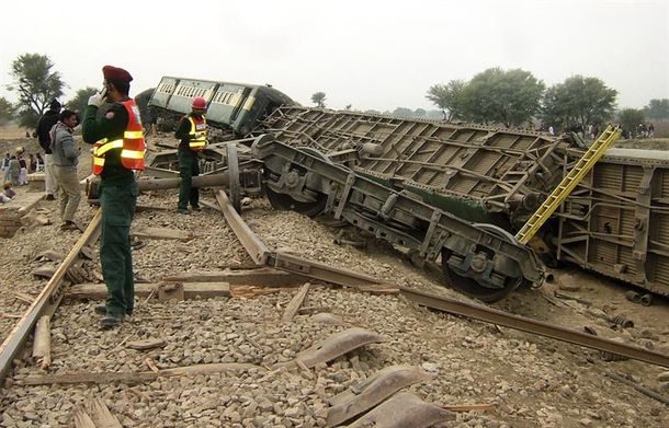 Ponen una bomba en las vías del tren: mueren tres personas
