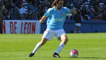 dos golazos de un crack uruguayo a los 36 anos dos golazos de un crack uruguayo a los 36 anos
