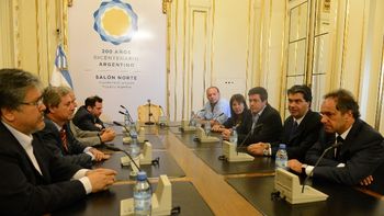 capitanich y scioli con legisladores bonaerenses capitanich y scioli con legisladores bonaerenses