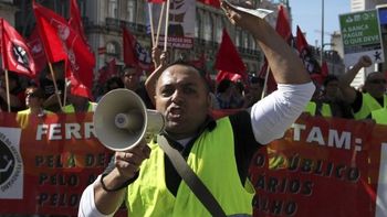 portugal: miles de personas se manifestaran contra el ajuste portugal: miles de personas se manifestaran contra el ajuste