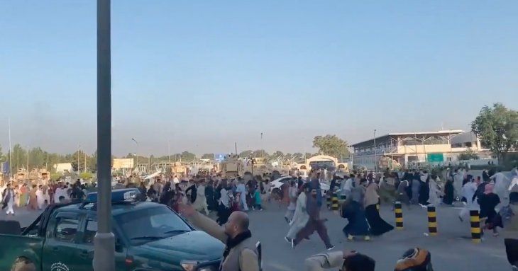 Afganistán: Estremecedor video de disparos en el aeropuerto de Kabul