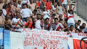 el homenaje de los hinchas de river para ramon y almeyda el homenaje de los hinchas de river para ramon y almeyda