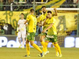 defensa y justicia goleo a atletico tucuman y suena con la sudamericana defensa y justicia goleo a atletico tucuman y suena con la sudamericana