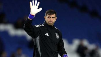 dibu es baja de ultimo momento en aston villa y hay alarma en la seleccion dibu es baja de ultimo momento en aston villa y hay alarma en la seleccion