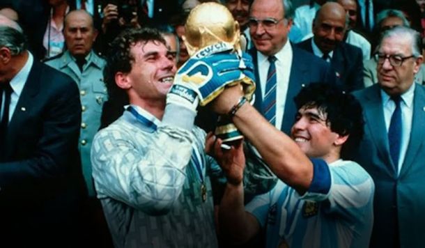 Nery Pumpido y Diego Maradona Nery Pumpido y Diego Maradona