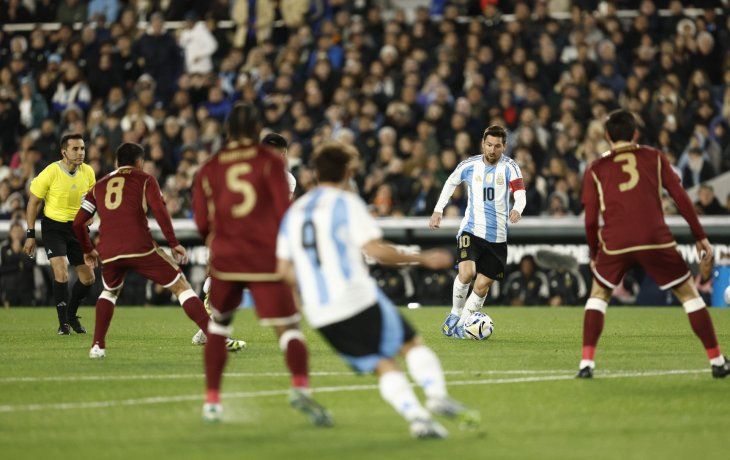Por qué Messi no juega hoy en el último partido de la Selección por Eliminatorias