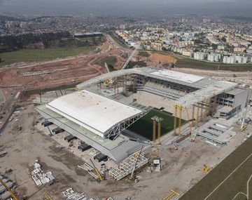 Brasil admite demoras en las obras de tres estadios para el Mundial