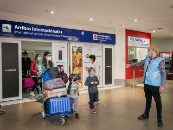 El BCRA prohíbe la venta de pasajes al exterior en cuotas con tarjeta de crédito