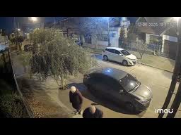 Violento robo a jubilados en Ramos Mejía: los golpearon y los tiraron al piso para sacarles el auto