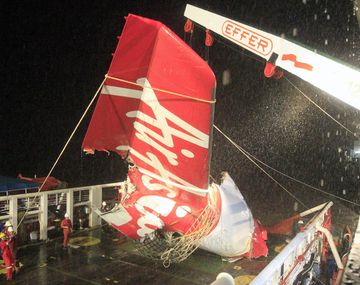 El avión de AirAsia cayó en tres minutos