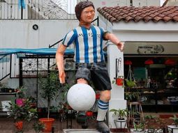 furor en las redes por la llamativa estatua de messi en tucuman furor en las redes por la llamativa estatua de messi en tucuman
