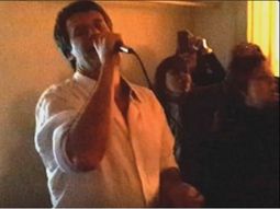 ¿competencia para macri? difunden un video de prat gay cantando en un karaoke ¿competencia para macri? difunden un video de prat gay cantando en un karaoke