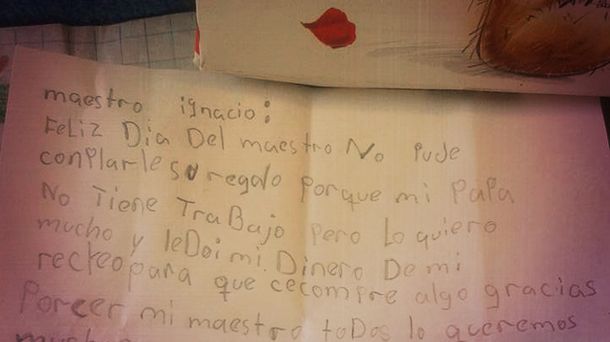 La nota que recibió un profesor en su día: Le doy el dinero para que compre algo