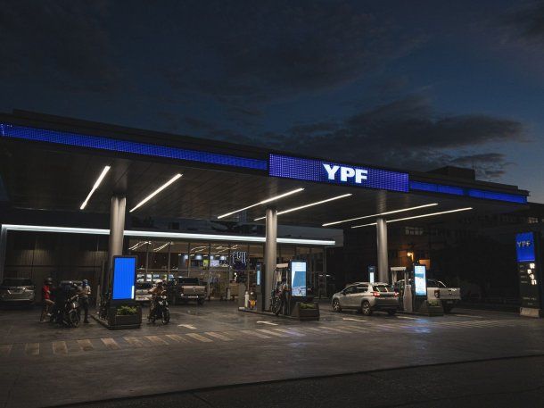 YPF bajó la nafta y el gasoil un 4% en todo el país: cuánto cuesta el litro