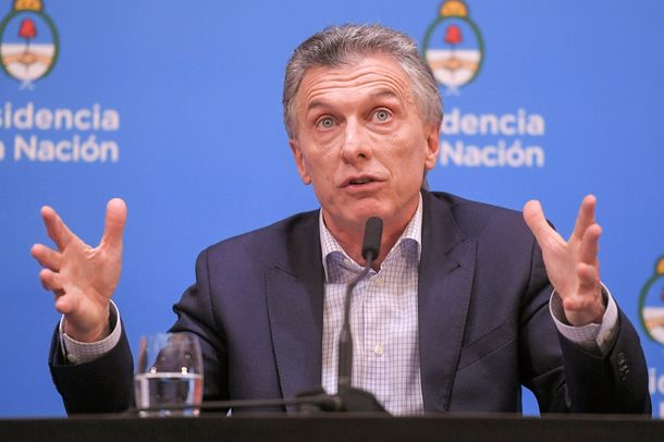 La salida de Dujovne, otra marcha atrás: el lunes Macri descartaba cambios en el Gabinete