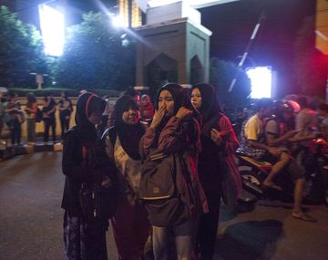 Un terremoto y alerta de tsunami en Indonesia