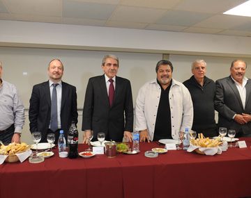 Más de 30 sindicalistas apoyan a Aníbal