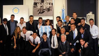 cristina kirchner recibio al plantel de racing despues de su consagracion cristina kirchner recibio al plantel de racing despues de su consagracion