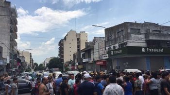 desalojo, corte y tension en flores por una protesta de manteros desalojo, corte y tension en flores por una protesta de manteros